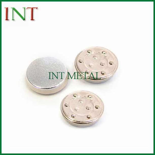 How are electrical contacts made?